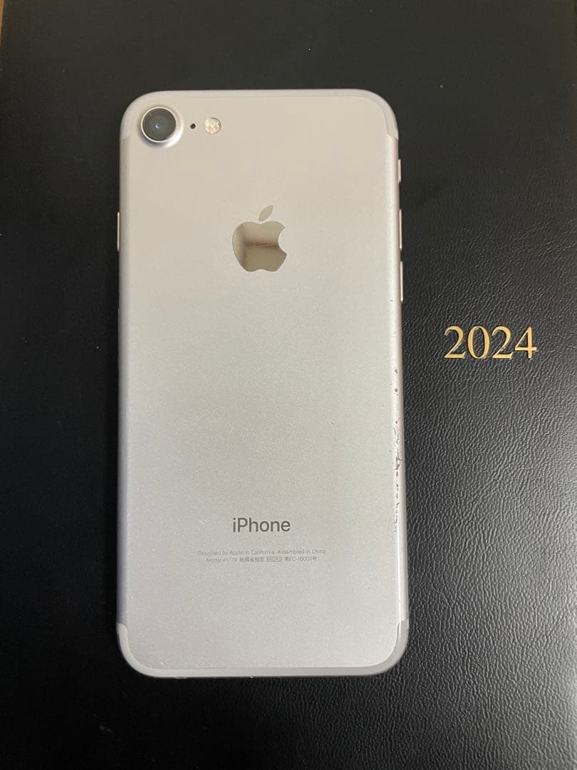 iPhone 7 128GB SIMロックなし（AU）