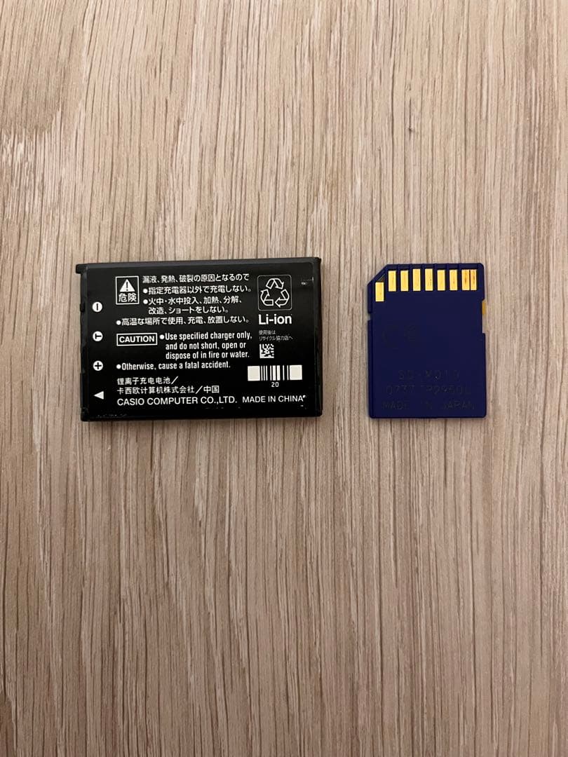 CASIO EXILIM 7.2 EX-Z77 デジカメ