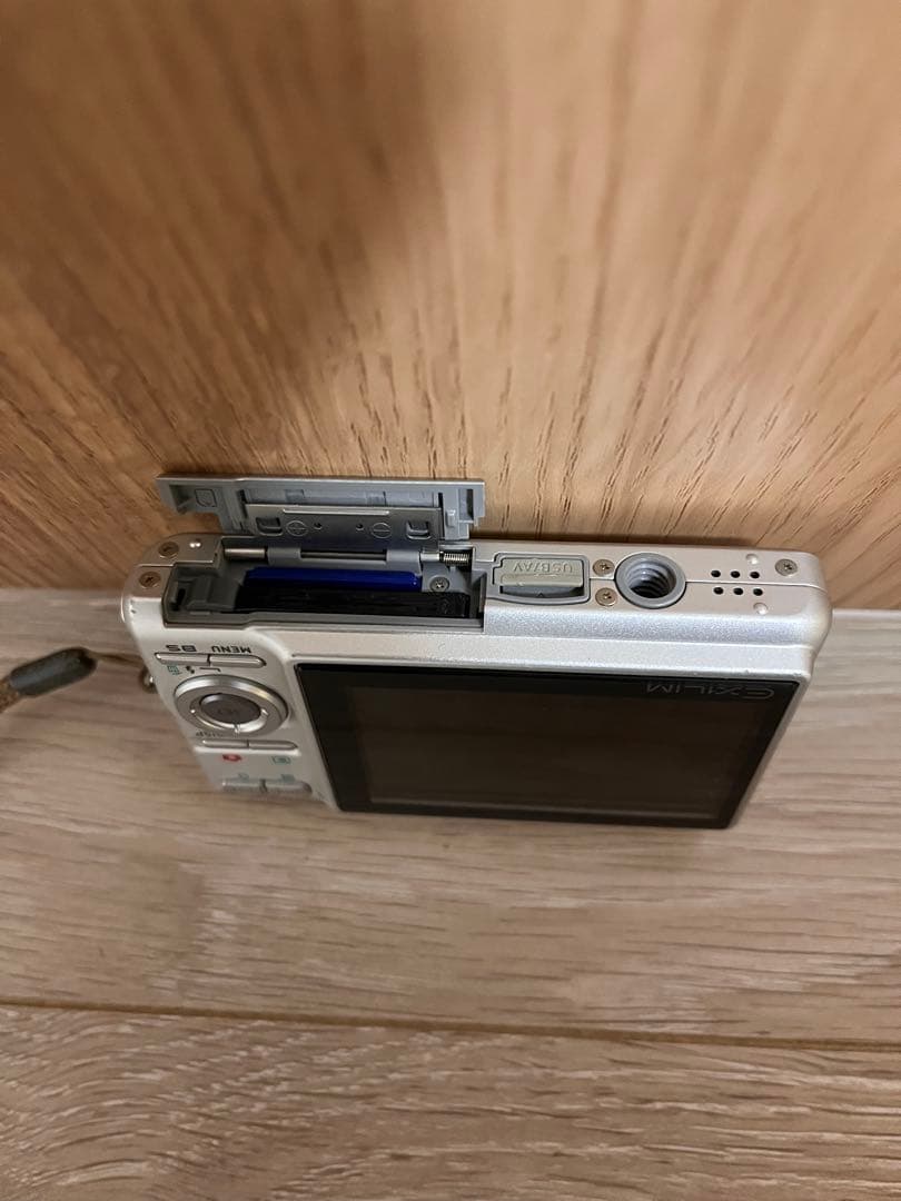 CASIO EXILIM 7.2 EX-Z77 デジカメ