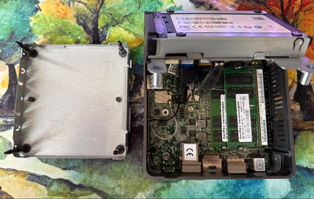 Intel ミニPC NUC7i7BNH DDR4 RAM 16GB付 【現状】