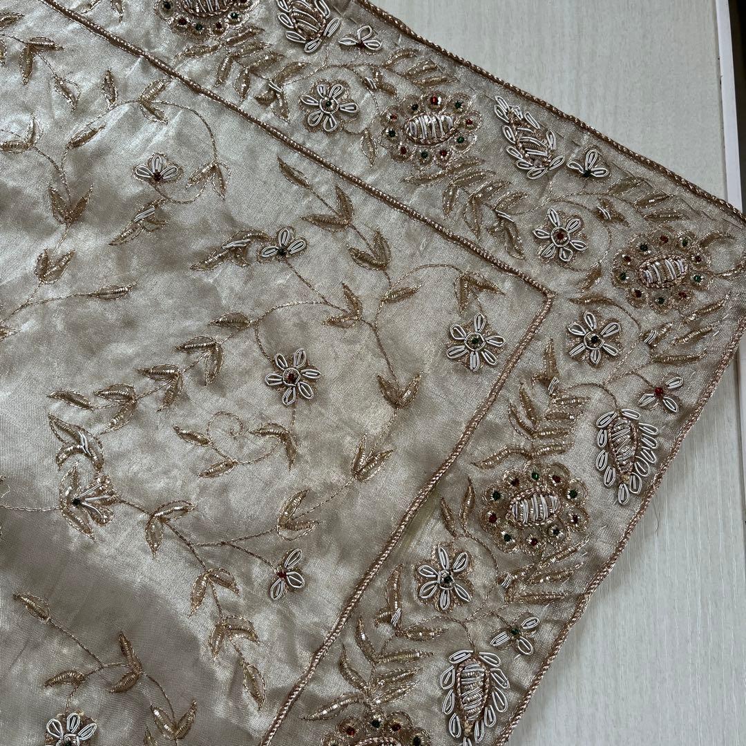 刺繍テーブルクロス 約100cm x 100cm