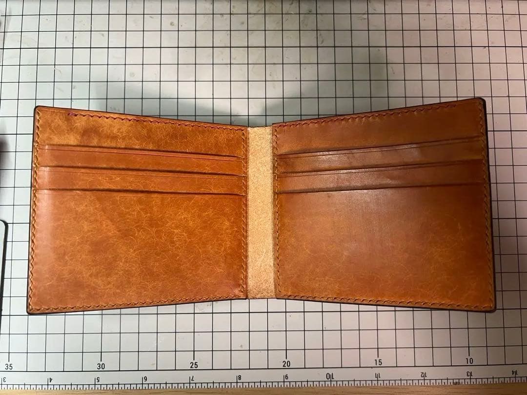 レザー製コンパクト財布 黒 コードバン　茶色プエブロ