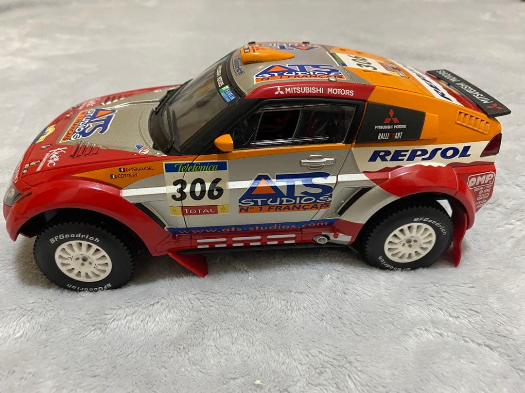 ミニカー MITSUBISHI MOTORS PAJERO EVOLUTION 1/18