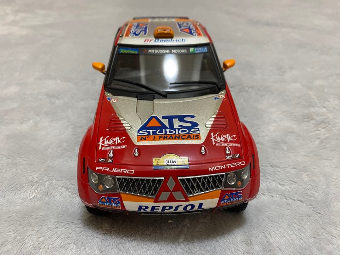 ミニカー MITSUBISHI MOTORS PAJERO EVOLUTION 1/18