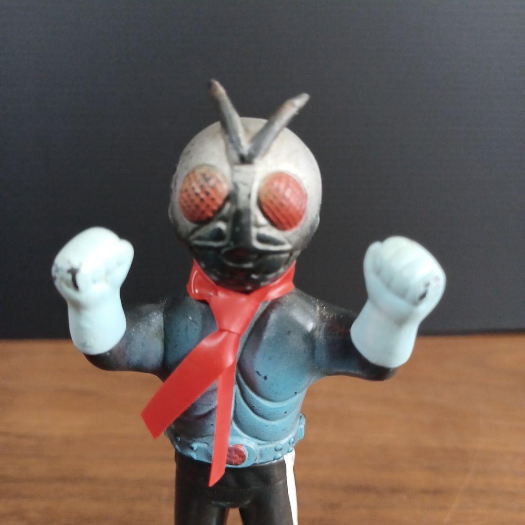 当時物　ポピー製「仮面ライダー」青成型と黒成型及びV3のミニソフビフィギュア3点