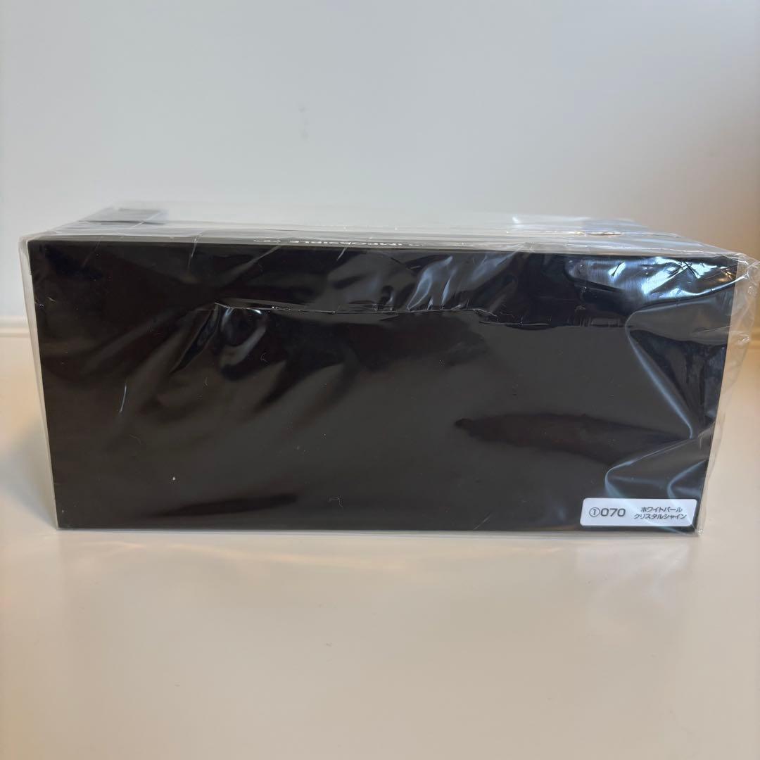 【24h以内発送】トヨタ ハリアー ホワイトパール 1/30ミニカー