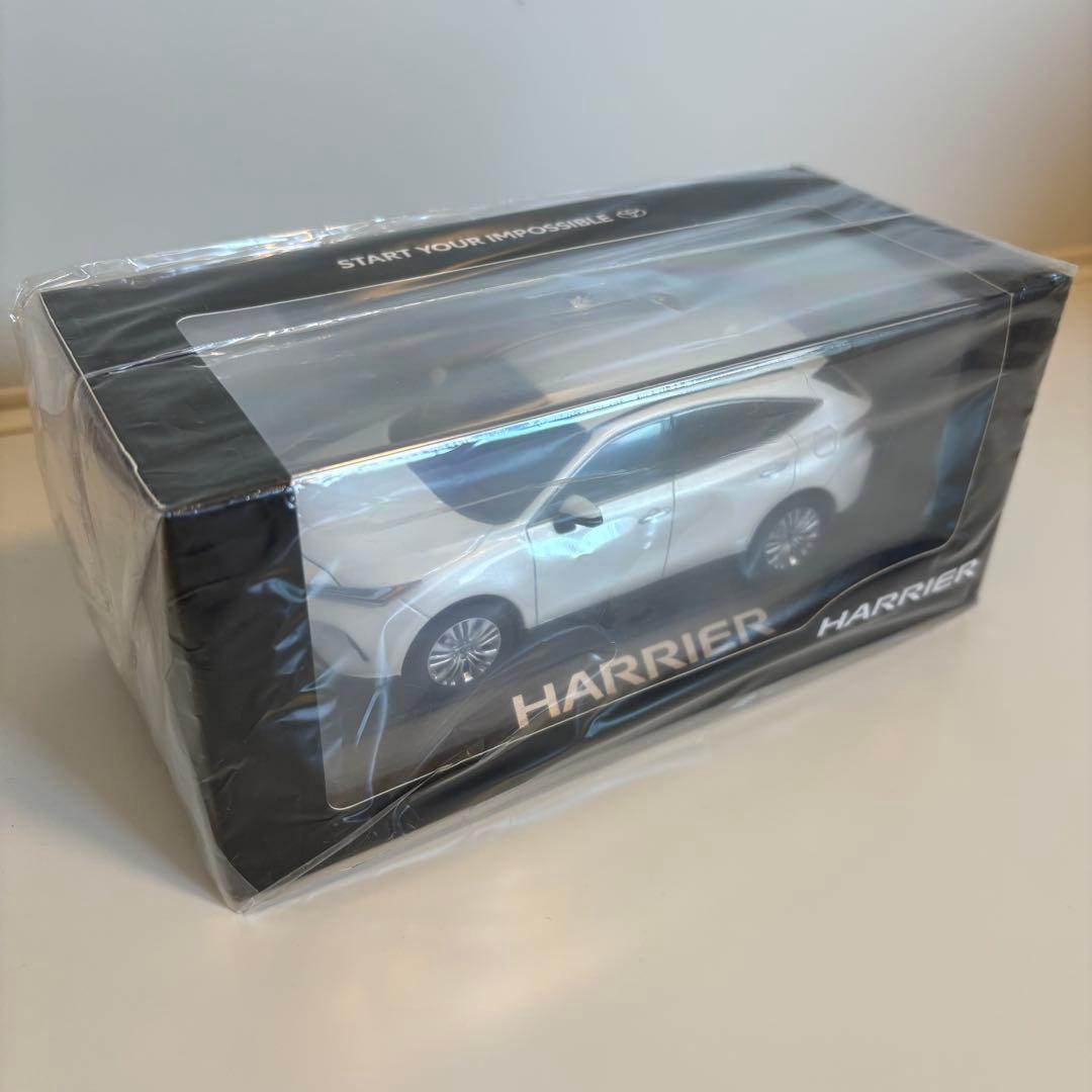 【24h以内発送】トヨタ ハリアー ホワイトパール 1/30ミニカー
