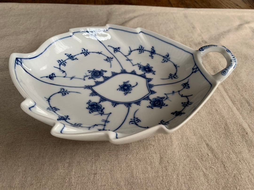 ロイヤルコペンハーゲン ブルーフルーテッド　リーフプレート