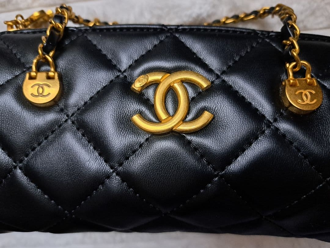 CHANEL ノベルティ ブラックレザー バッグ