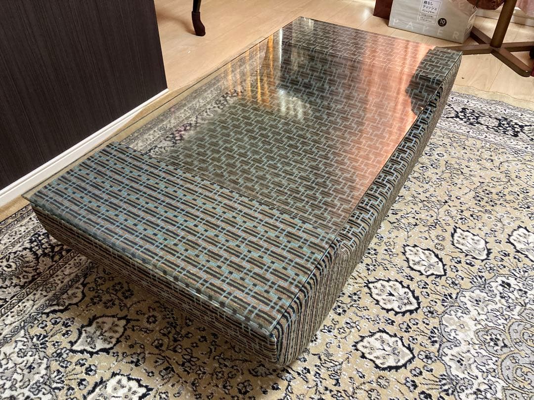 ガラステーブル