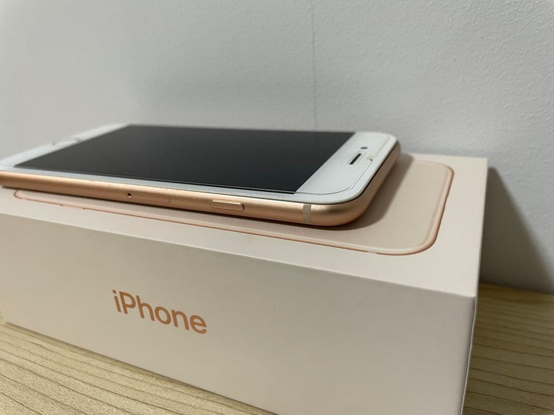 iPhone8 ゴールド　64GB