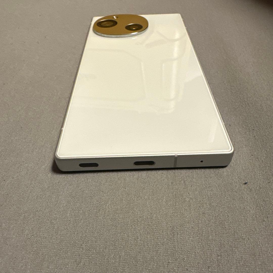 AQUOS R9 ホワイト ジャンク 2