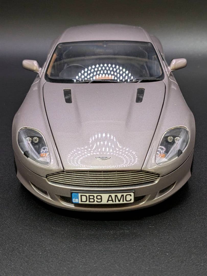 ミニチャンプス　1/18　アストンマーチンDB9