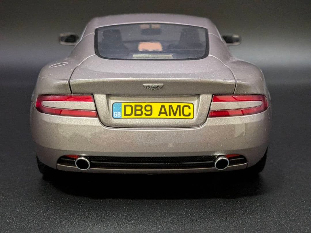 ミニチャンプス　1/18　アストンマーチンDB9