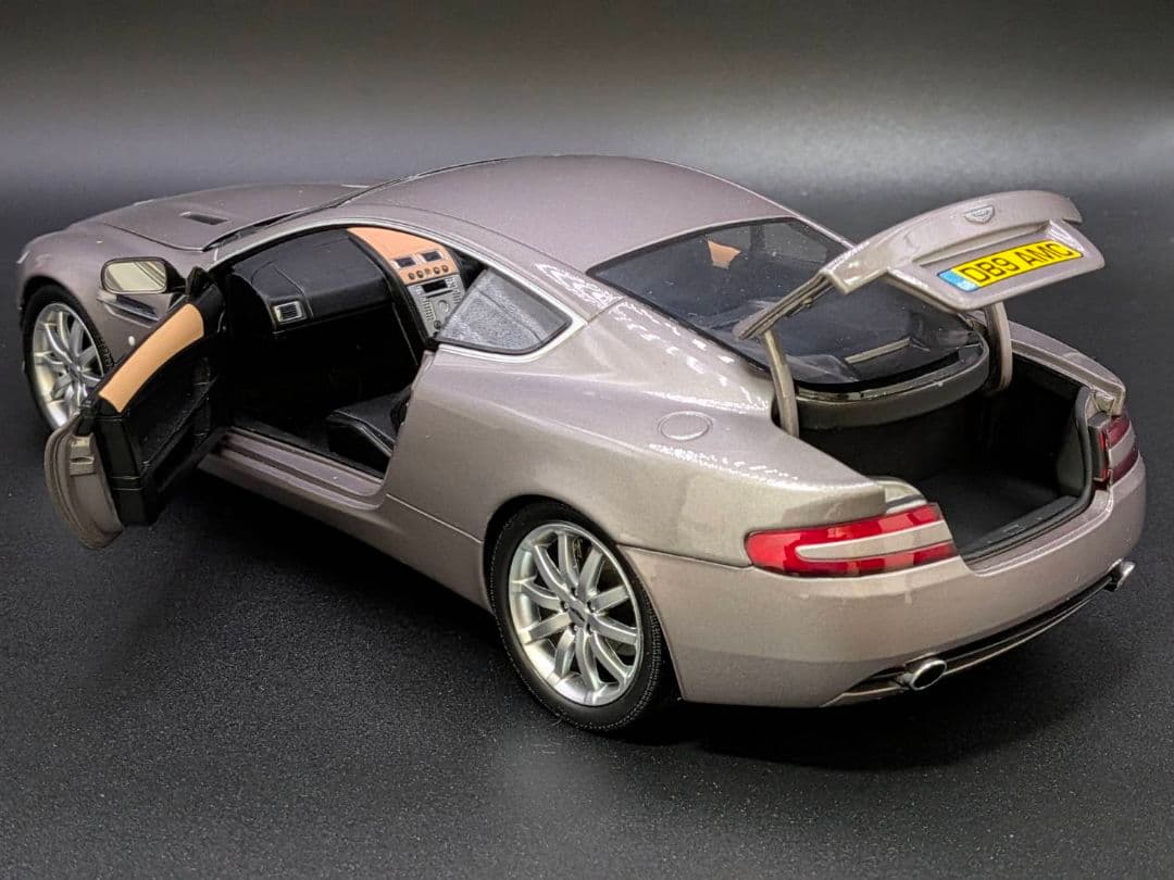 ミニチャンプス　1/18　アストンマーチンDB9