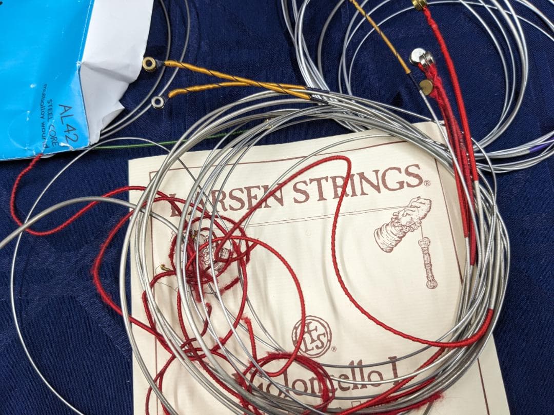 チェロ弦4/4　5セットと少し