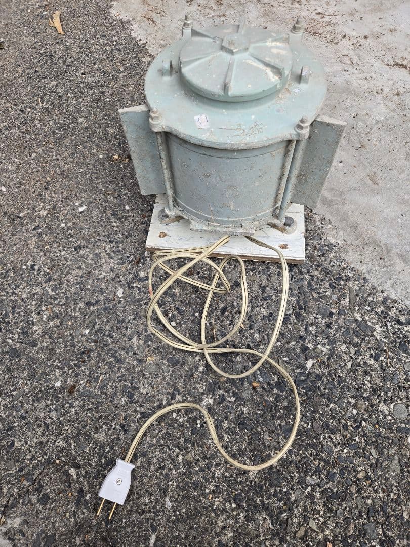 レトロ 船舶ランプ 骨董品 レトロ電球付き 取り付け台、コンセント付き