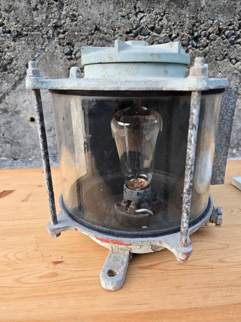 レトロ 船舶ランプ 骨董品 レトロ電球付き 取り付け台、コンセント付き