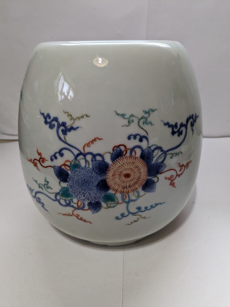 有田焼　十一代今泉今右衛門作、『染　錦菊花文三足手あぶり』、銘有、合わせ箱付