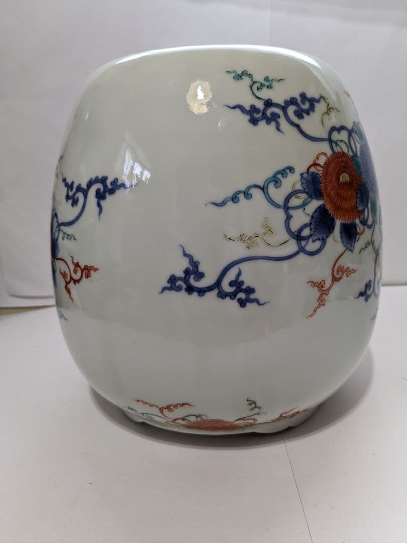 有田焼　十一代今泉今右衛門作、『染　錦菊花文三足手あぶり』、銘有、合わせ箱付