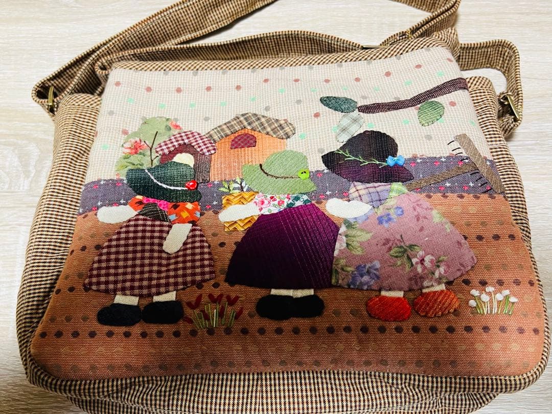 ★新作★スーちゃん＆お友達＊ショルダー大＊ベージュ系＊ハンドメイド＊パッチワーク