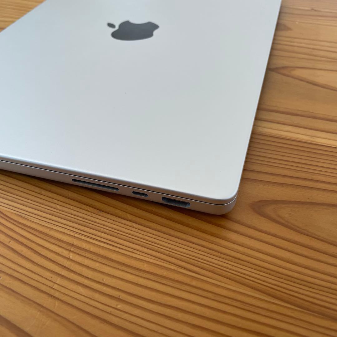 MacBook Pro M1 14インチ 10コア 16GB SSD 1TB