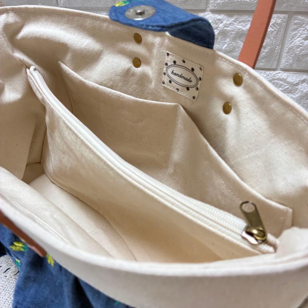 【hiroko】デニムリメイク　小花刺繍デニムのフリルトートバック