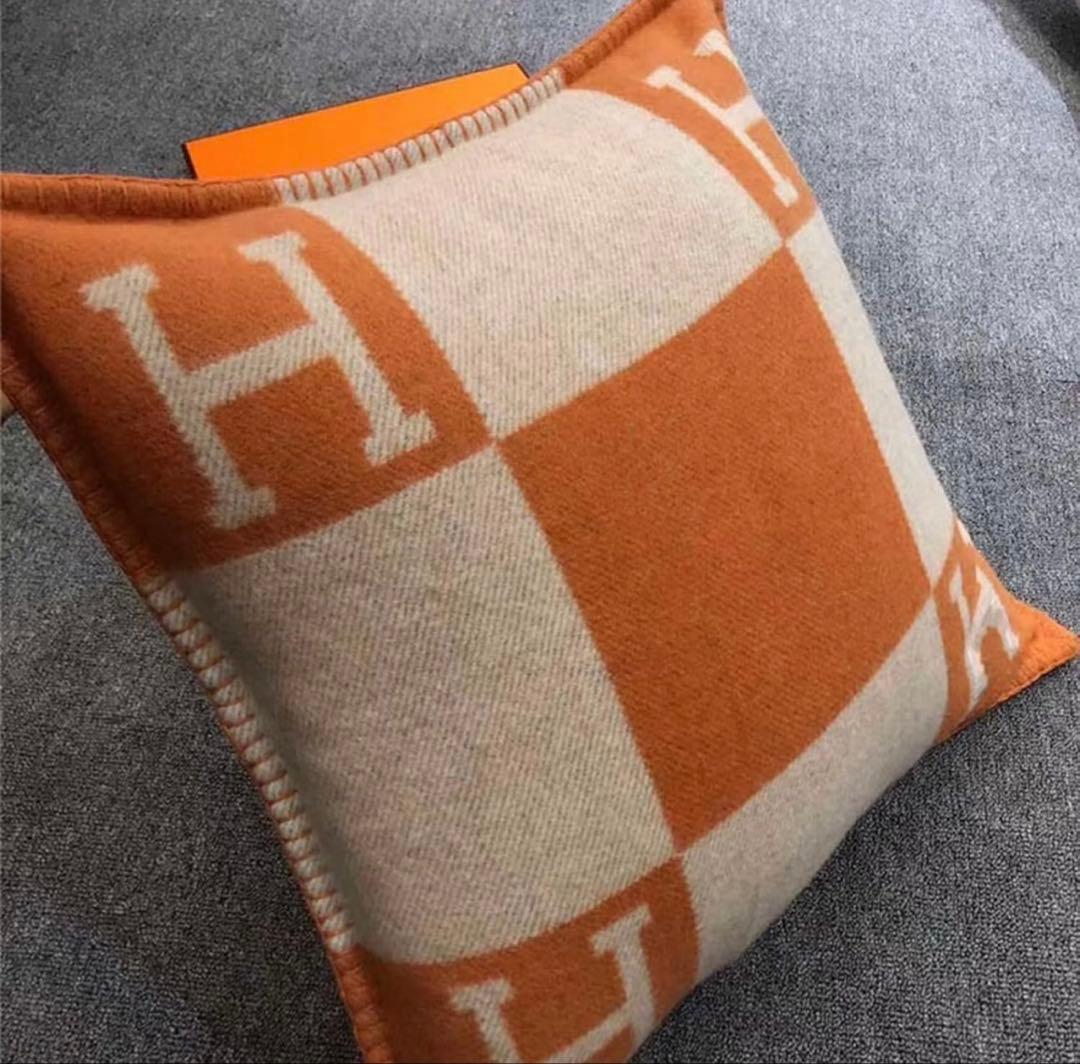 「新品」Hロゴ入り クッションカバー 45×45 オレンジ