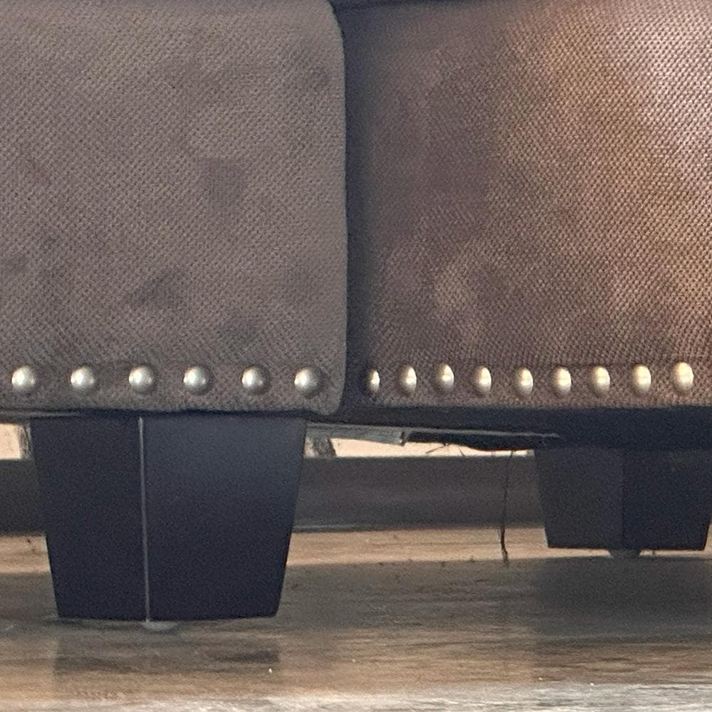 T 【高級】コの字型 スタッズ付きソファー／ラウンジ・応接向け・大人数対応