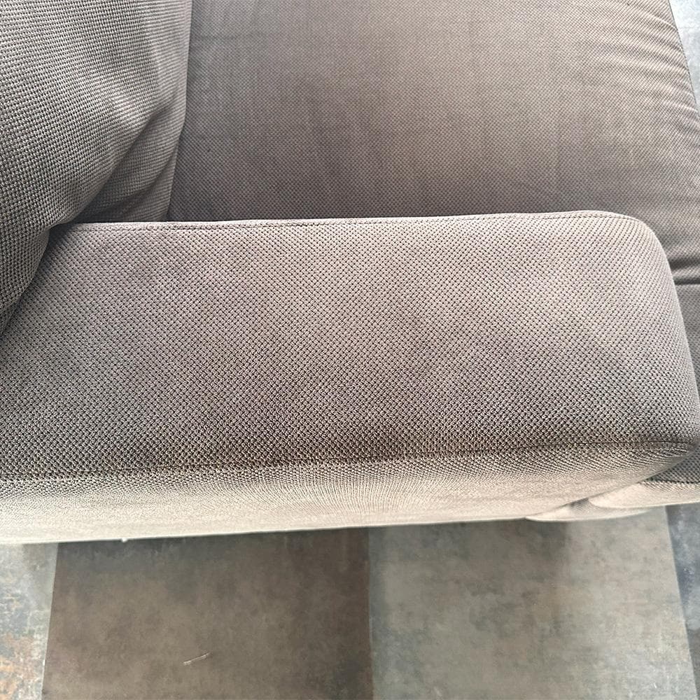 T 【高級】コの字型 スタッズ付きソファー／ラウンジ・応接向け・大人数対応