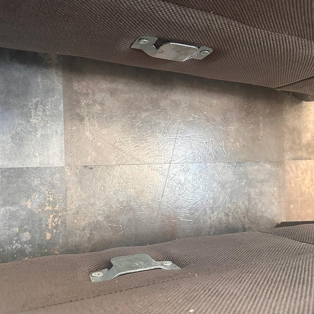 T 【高級】コの字型 スタッズ付きソファー／ラウンジ・応接向け・大人数対応