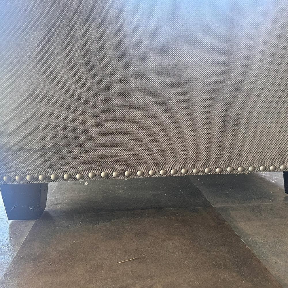 T 【高級】コの字型 スタッズ付きソファー／ラウンジ・応接向け・大人数対応