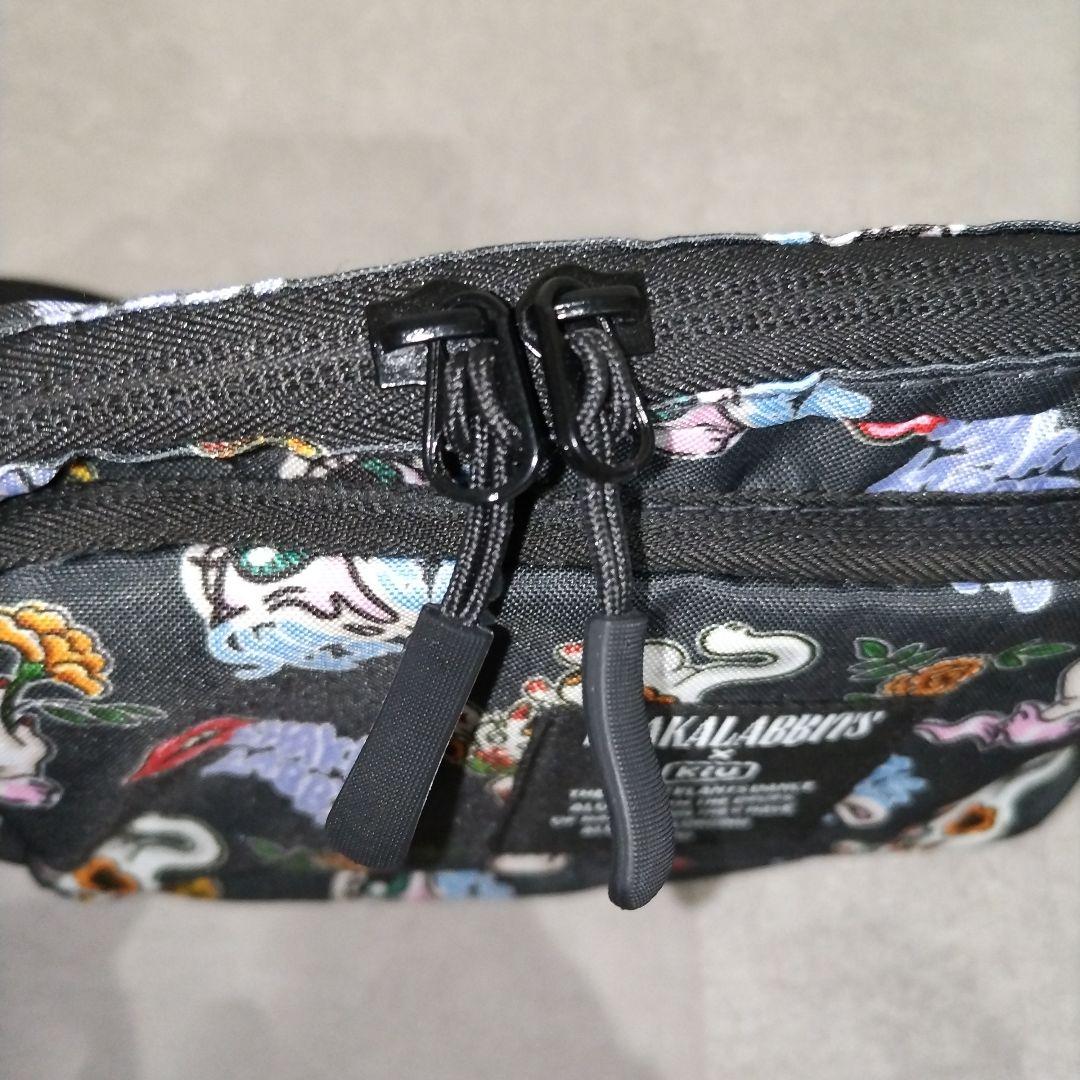 SHAKA LABBITS KiU コラボ ショルダー バッグ フロントポケット