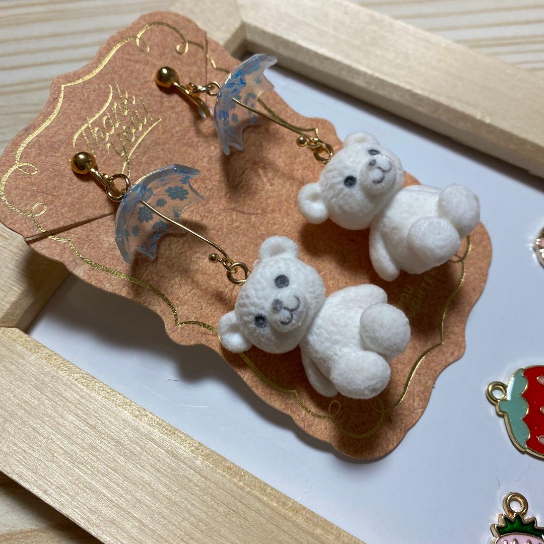 ☆アンブレラと白クマちゃんイヤリング☆
