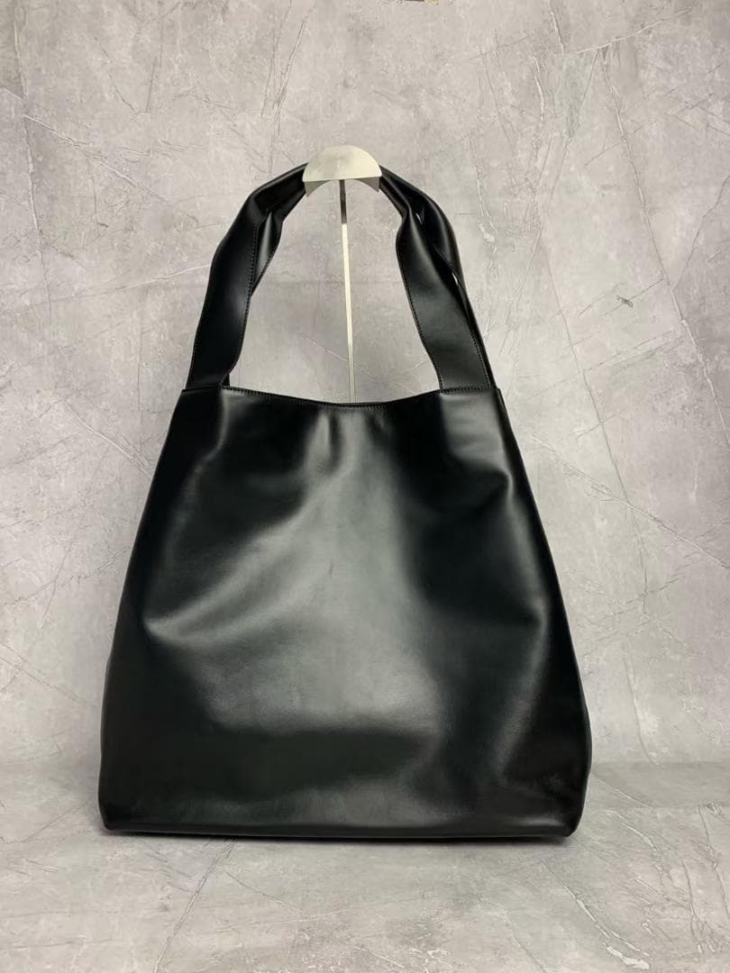 MIU ブラックレザートートバッグ