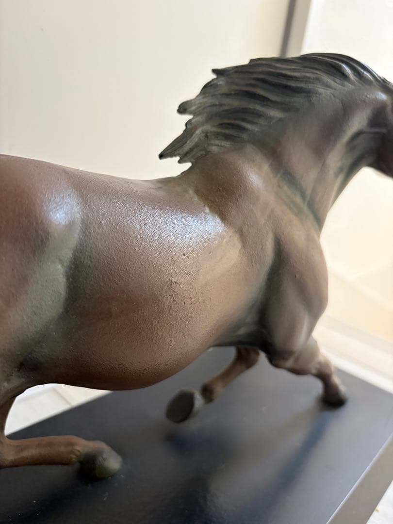 ブロンズ馬の彫刻 大井競馬事務所記念 疾風