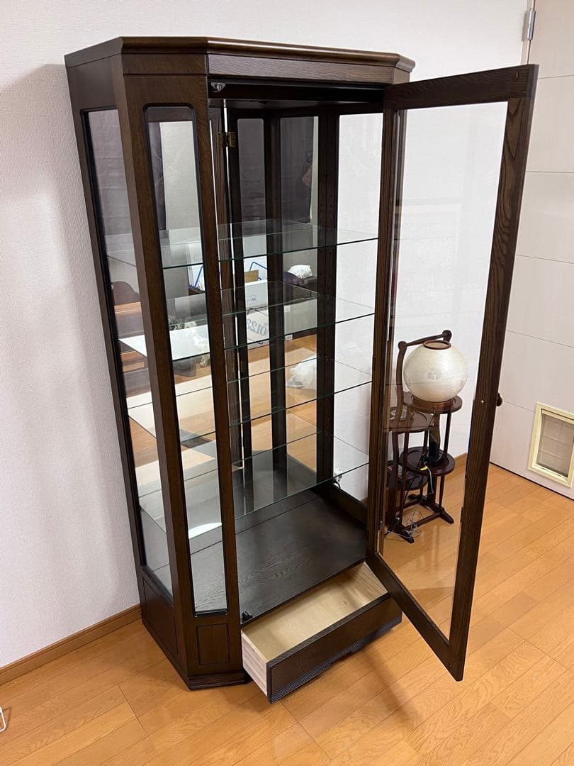 飾り棚　ガラス張り