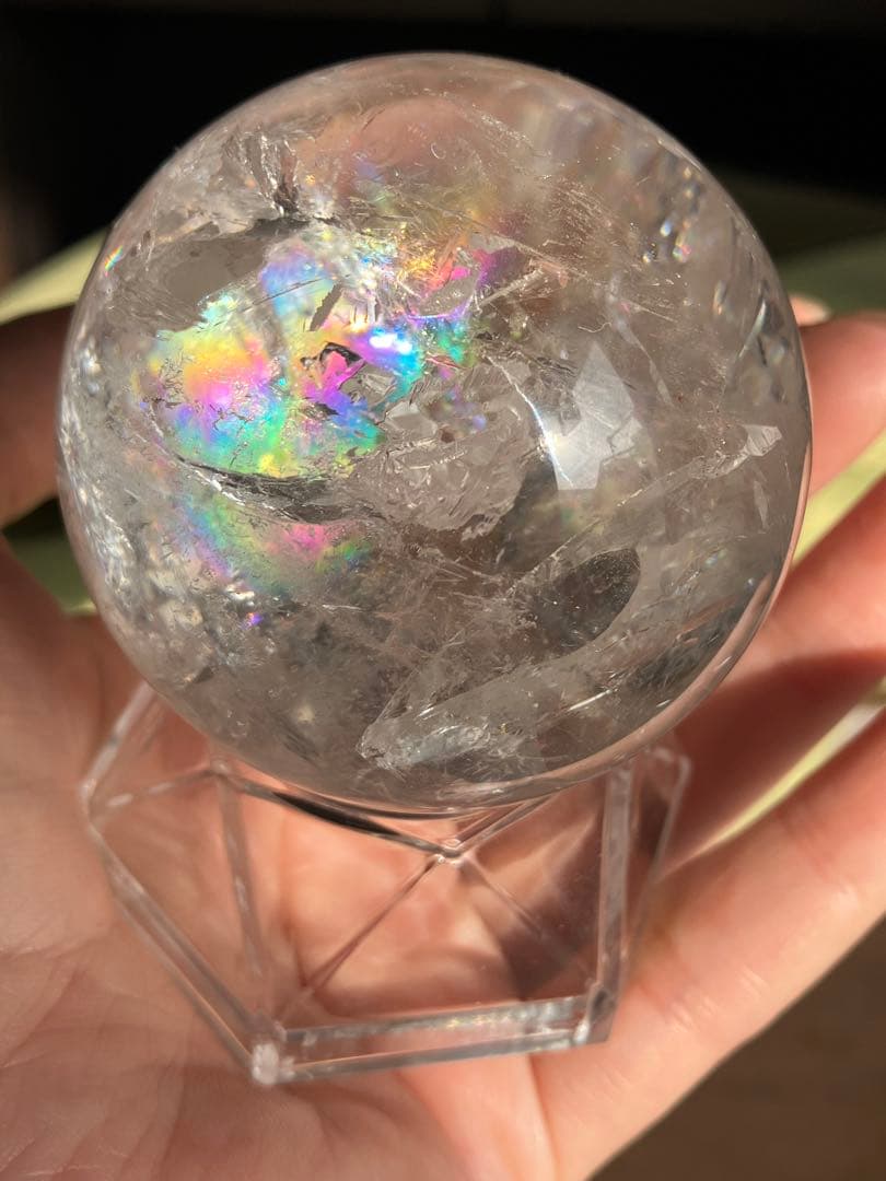 高品質ブラジル産　全方向に虹入り　水晶のスフィア　台座付き55.6mm 245g