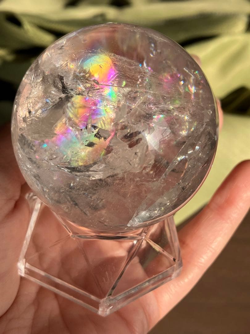 高品質ブラジル産　全方向に虹入り　水晶のスフィア　台座付き55.6mm 245g