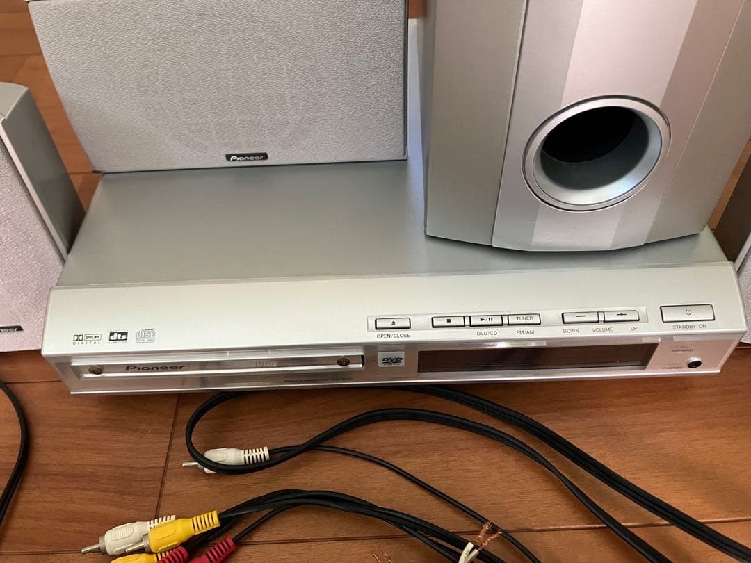 サラウンドスピーカーシステム