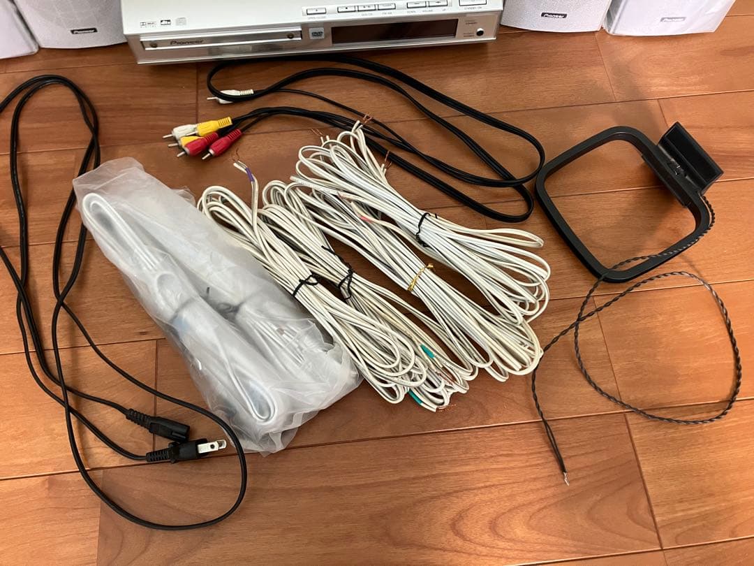 サラウンドスピーカーシステム