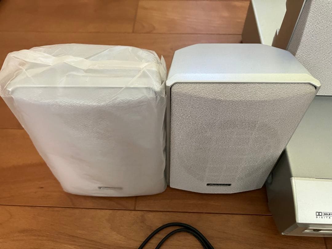 サラウンドスピーカーシステム