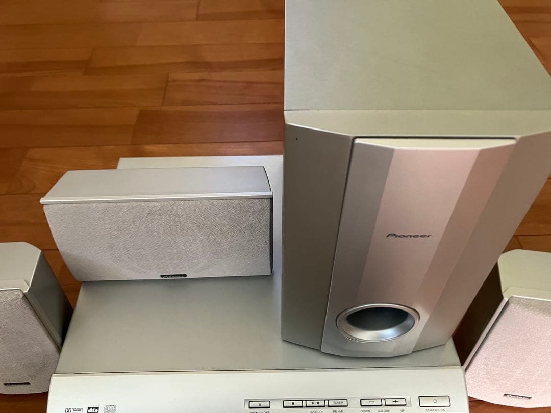 サラウンドスピーカーシステム