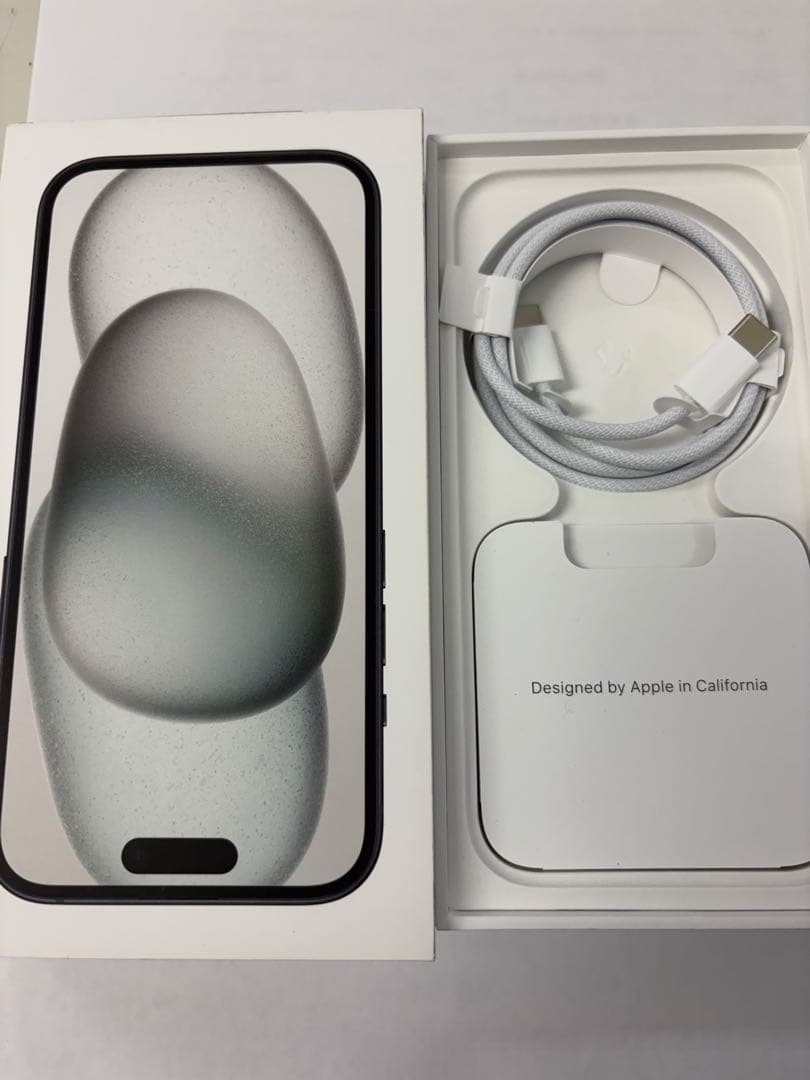 Apple iPhone15 ブラック　256GB 新品フィルム付　1週間送料込