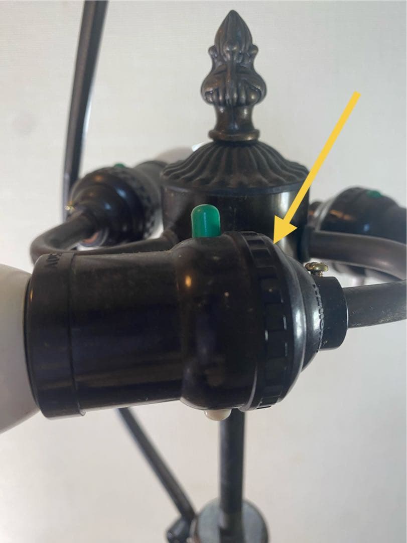 2379❣️ ステンドグラス　ライト　3灯　タイプ　ヴィンテージ