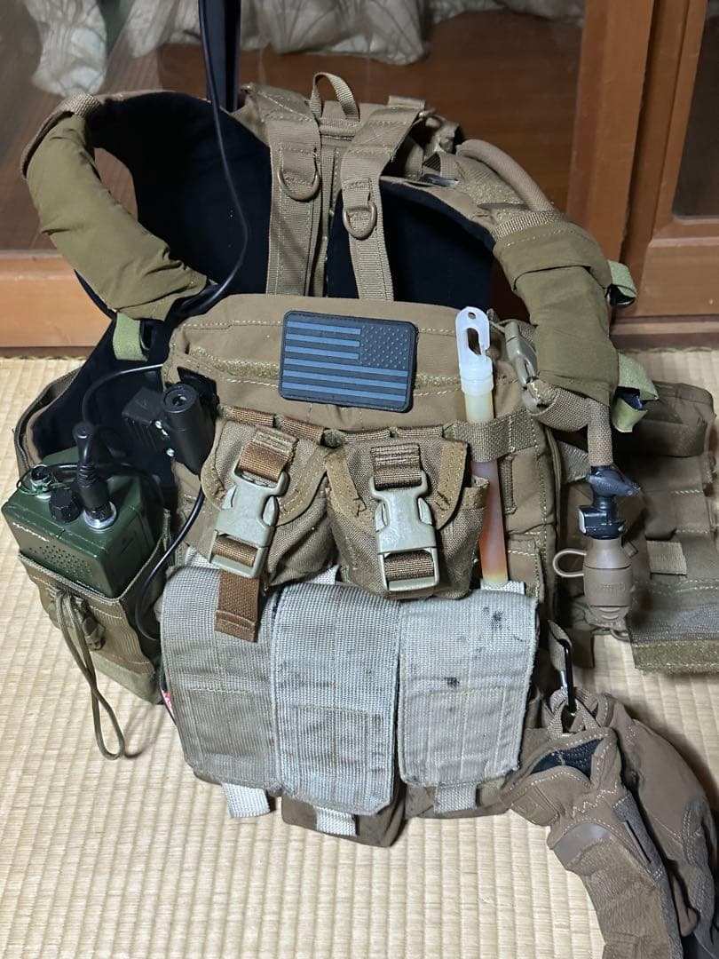 海兵隊風プレートキャリア+ 米軍海兵隊コヨーテブラウンハイドレーション水筒希少品