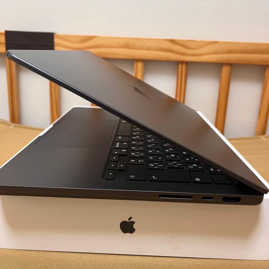 MACBOOK PRO M3 Pro 14インチ MRX33J/A