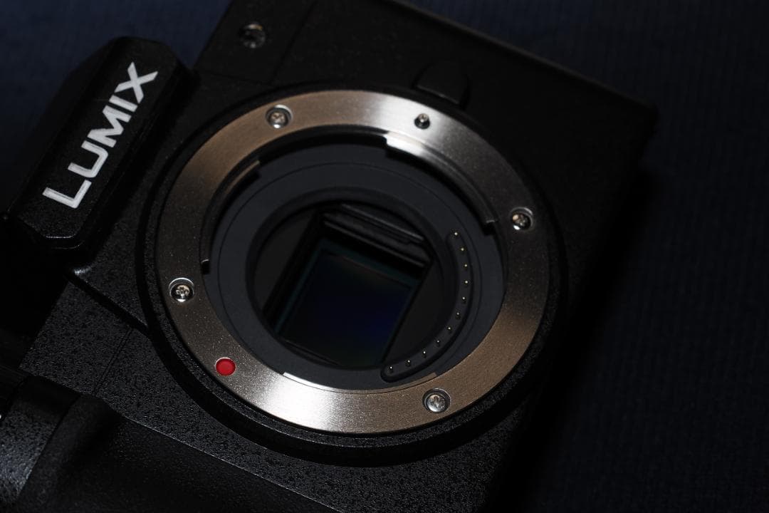 美品　パナソニック　Lumix　DC-G100D（新型）標準ズーム付き