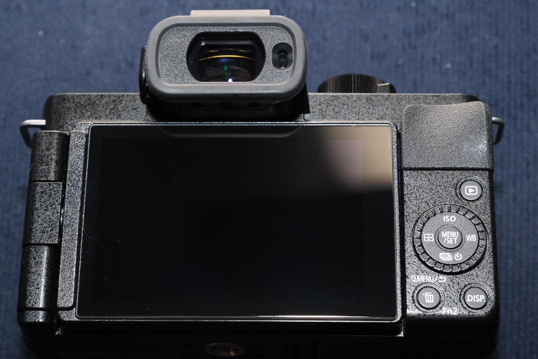 美品　パナソニック　Lumix　DC-G100D（新型）標準ズーム付き