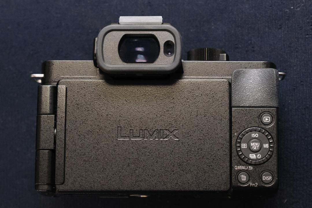 美品　パナソニック　Lumix　DC-G100D（新型）標準ズーム付き